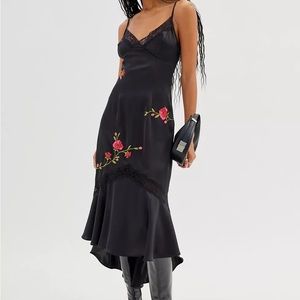 Urban outfitters Avery satin floral midi dress size small